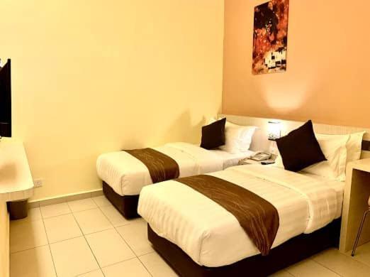 Kluang Riverview Hotel Exterior photo